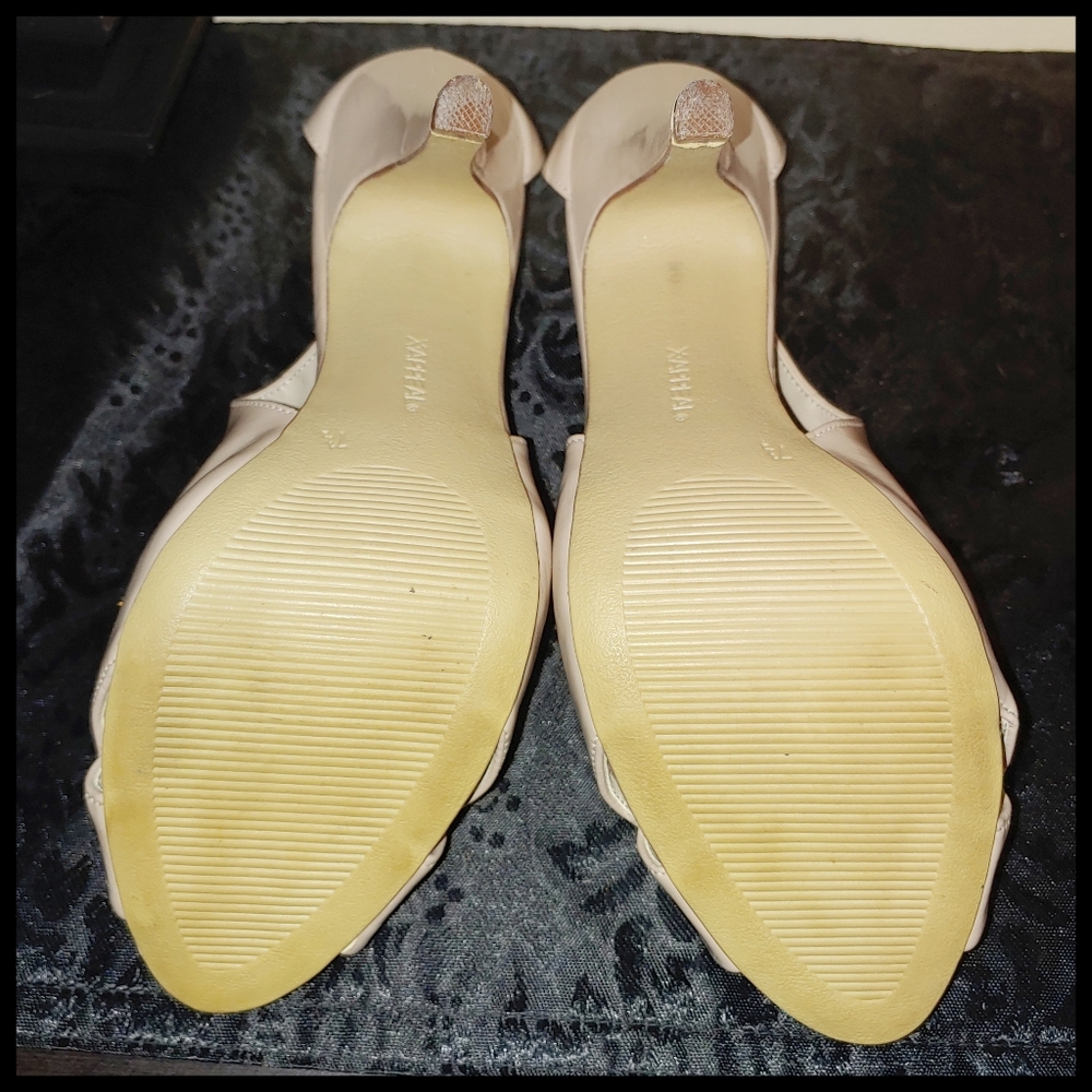 XAppeal "Kinley" Cut Out Nude Pumps - Picture 7 of 7